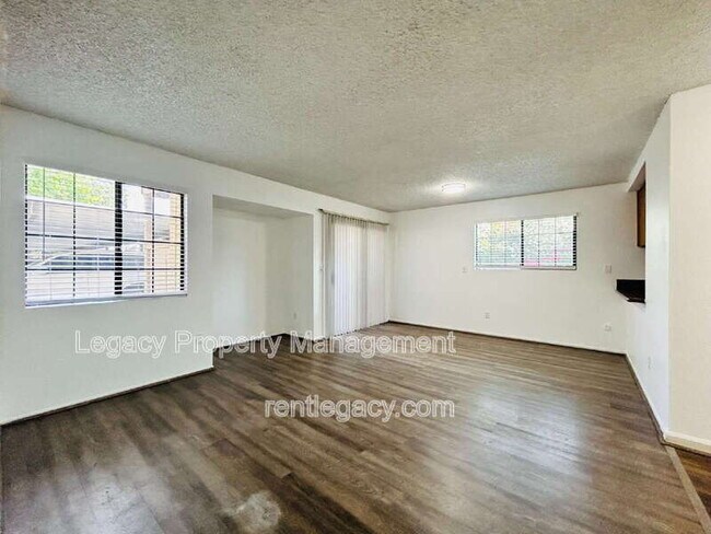 Building Photo - 7445 Auburn Oaks Ct