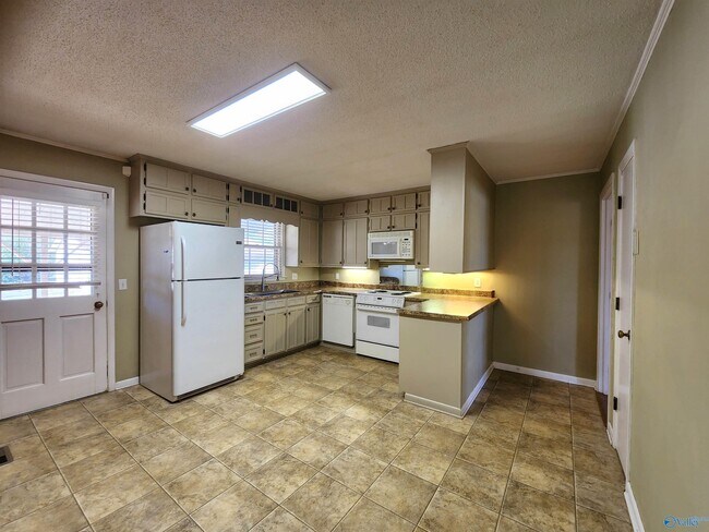 Building Photo - 6107 Trailwood Dr