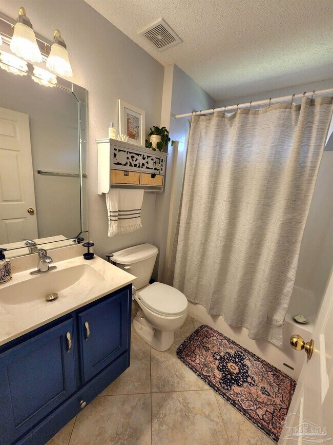 Building Photo - 876 Miramar Dr