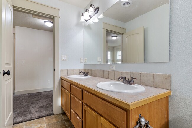 Building Photo - 10976 W Hidden Brook Dr