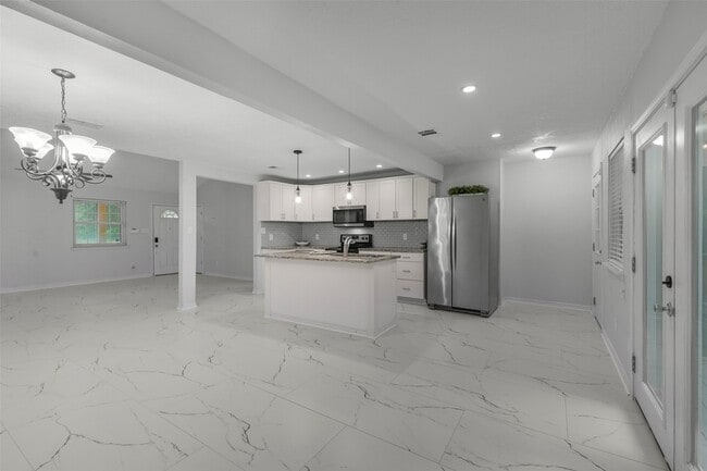 Building Photo - 1215 Tejas Blvd