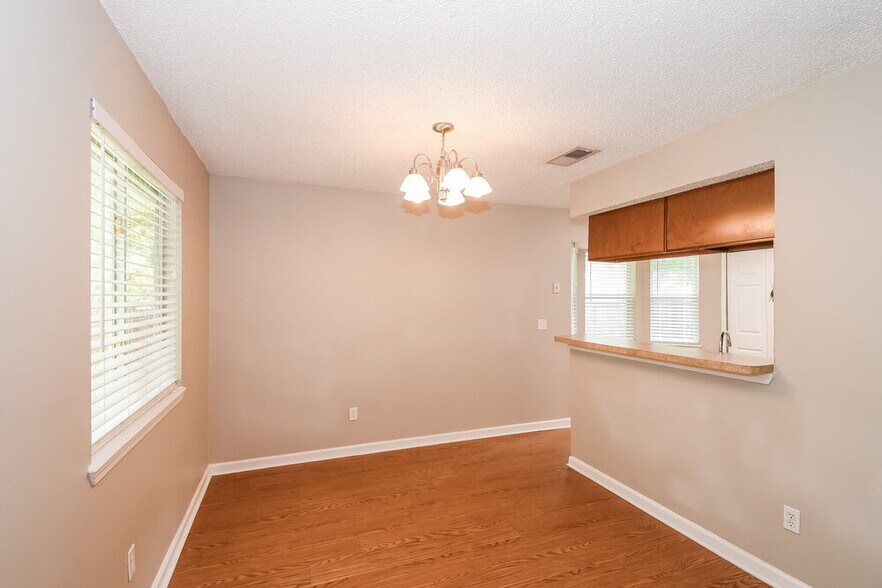 Building Photo - 542 Lewis Morris St