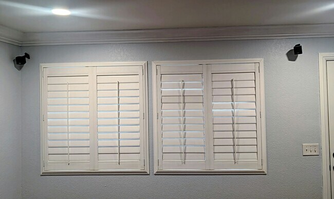 Building Photo - 10140 Palm Glen Dr