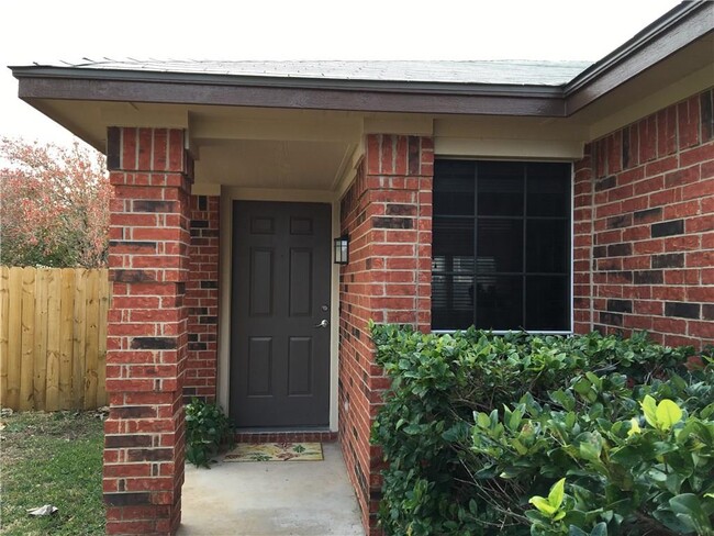 Primary Photo - 1216 Brashear Ln
