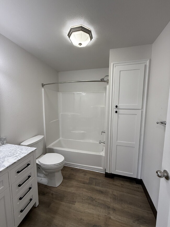 Building Photo - 4BR Basement Home