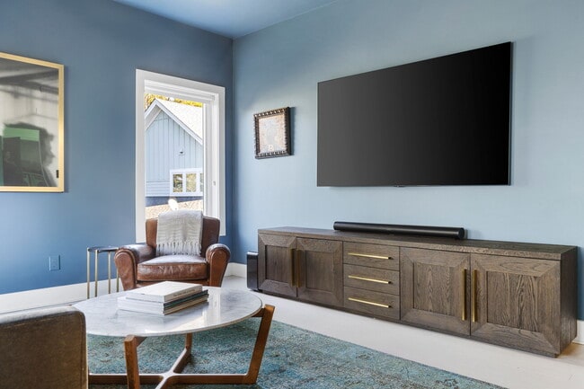 Building Photo - 508 E Huron Ave