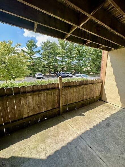 Building Photo - 2261 Hedgerow Road