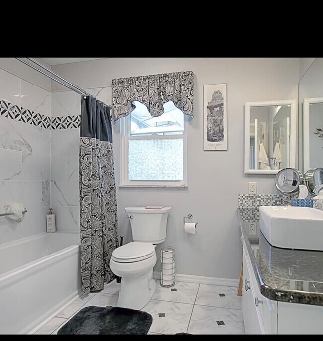 Building Photo - Spectacular Fully Furnished SEASONAL Home with Golf Course views and pool*