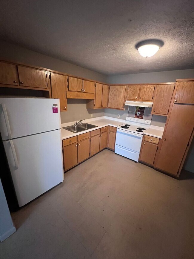 Building Photo - Monthly Paid Rent