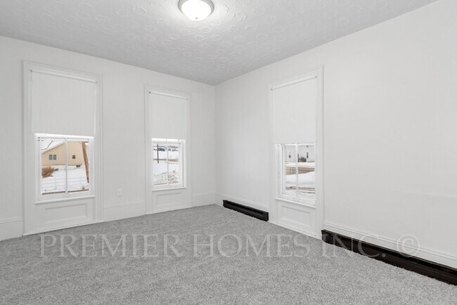 Building Photo - 3390 State St NE