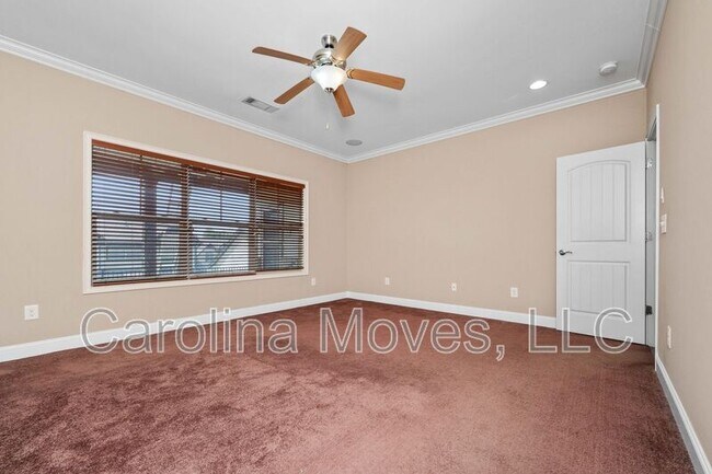 Building Photo - 213B Bell Heather Lane