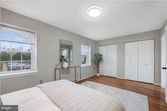 Building Photo - 5822 Burke Manor Ct