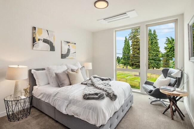 Building Photo - Bryant/Ravenna Townhouse