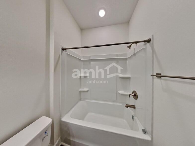 Building Photo - 2450 Ixora Ct