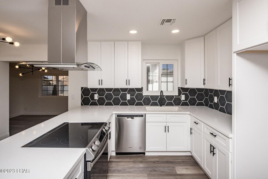 Building Photo - 3705 Challenger Dr