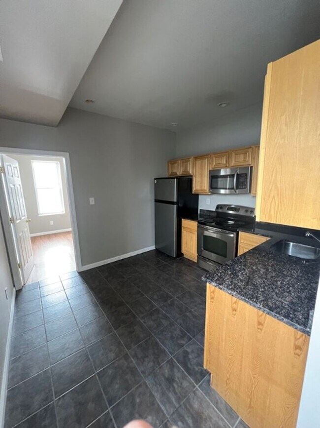 Building Photo - 2113 E Huntingdon St