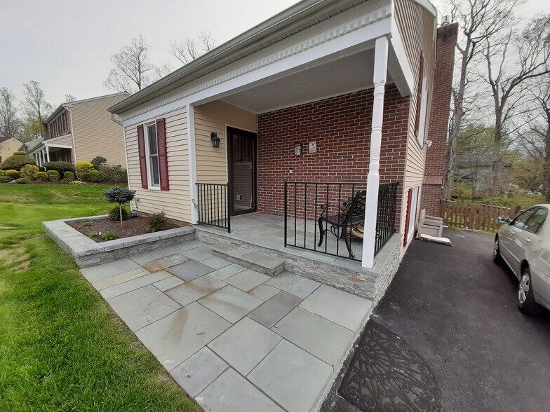 Building Photo - 8 Stout Run Ct