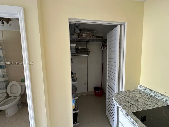 Building Photo - 5440 SW 101st Ave