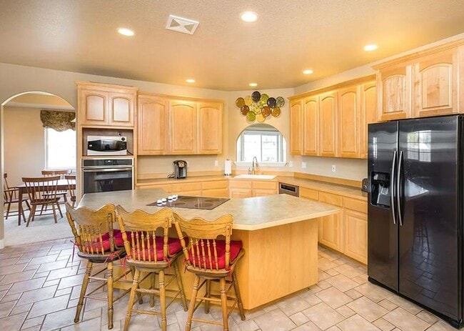 Building Photo - Spacious 3-Bedroom Home with Private Backy...