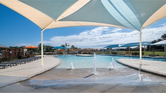 Building Photo - BEAUTIFUL 4BR/2BA - 1627 SF - WATERWHEEL!