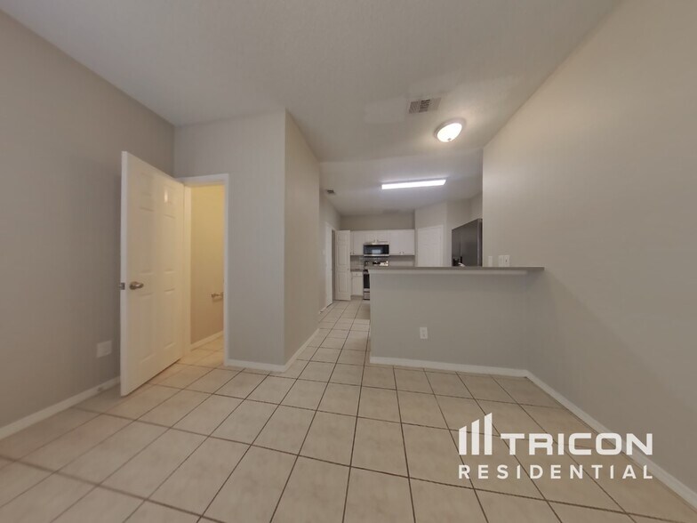 Building Photo - 589 Continental Dr