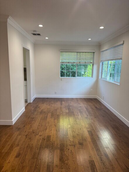 Building Photo - 1054 S Wooster St