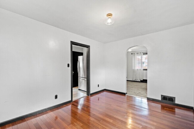 Building Photo - SCORE 50% OFF 1ST MONTH'S RENT IF SIGNED BY APRIL 17! Amazing 2 bedroom home in Clairton availabl...