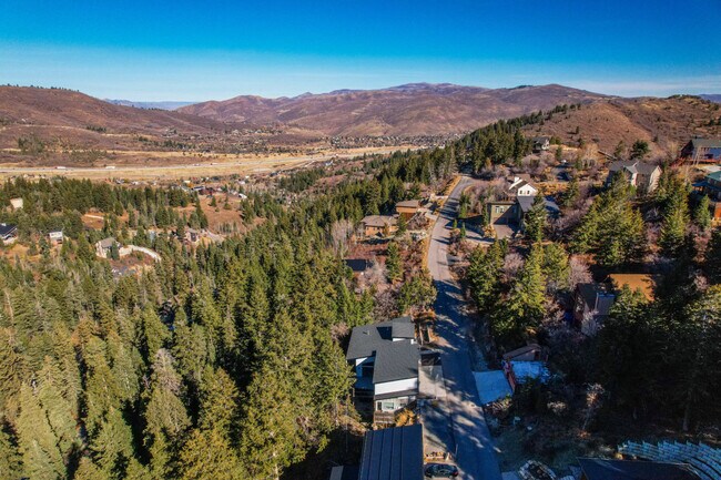 Building Photo - 255 Matterhorn Dr