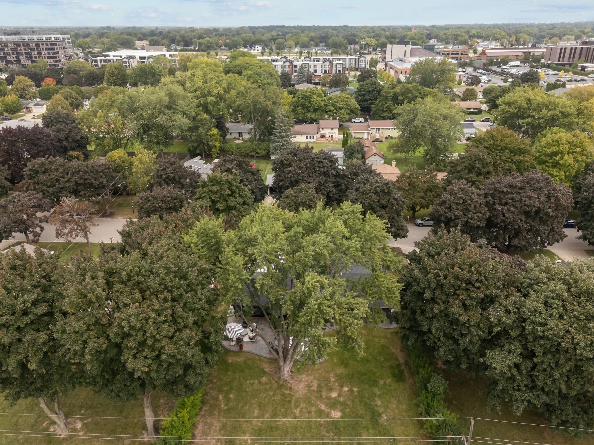 Building Photo - 1095 April Ln