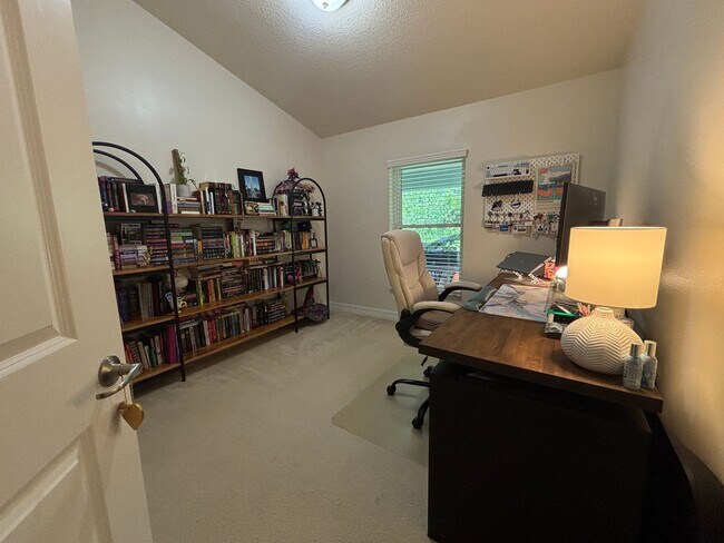 Building Photo - 4 BR 2 BA Annual Rental in Gated community...