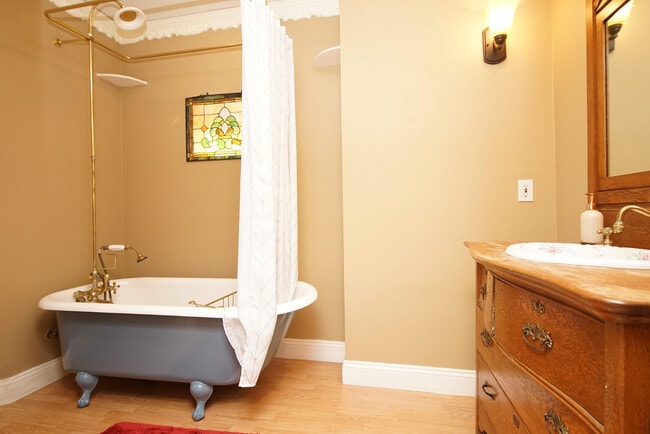 Building Photo - 574 L'Ombre Cir NE