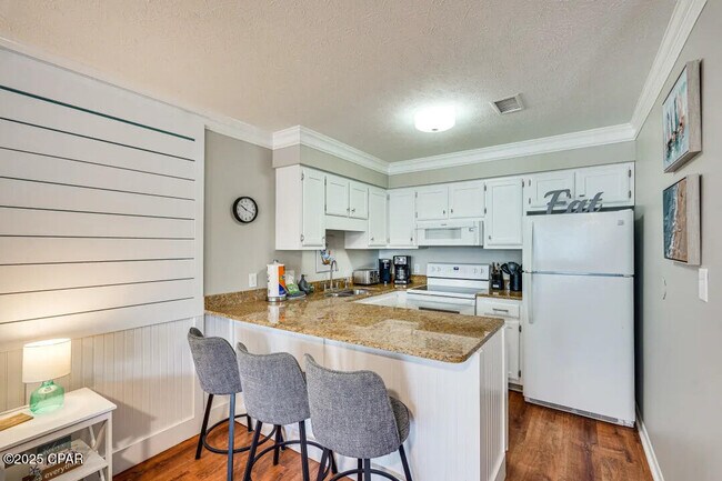 Building Photo - 17670 Front Beach Rd