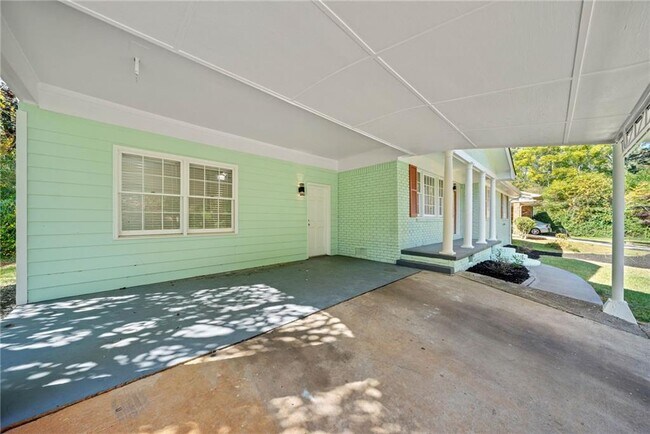 Building Photo - 1467 Thompson Pl