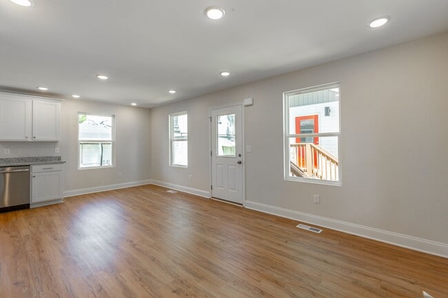 Building Photo - 1634 S Lyerly St