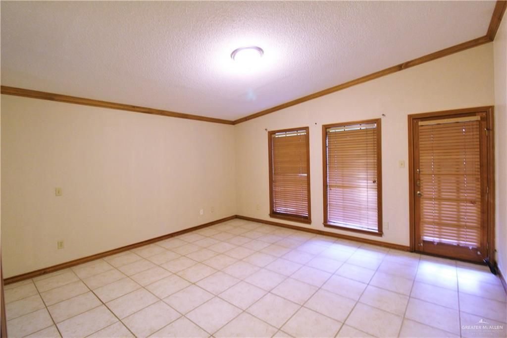 Building Photo - 2125 Sabinal St