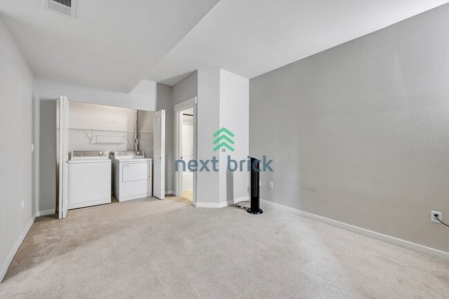 Building Photo - 3 BED & 3.5 BATH FOR RENT