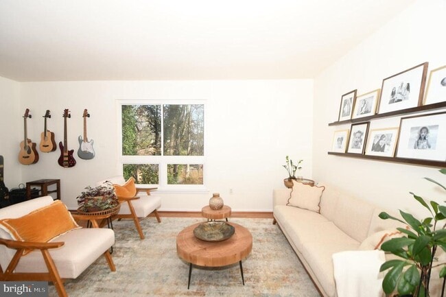 Building Photo - 7812 Briardale Terrace