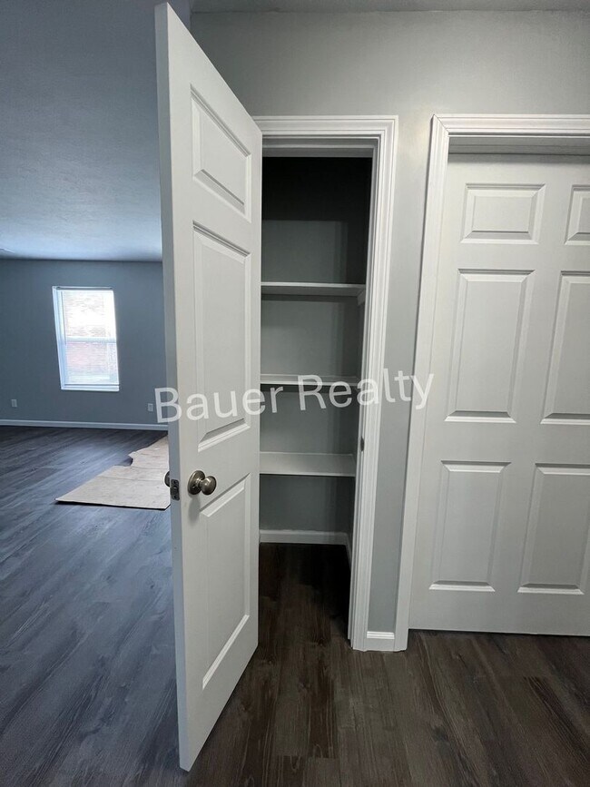 Building Photo - nf103