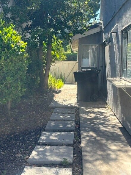 Building Photo - 7083 E Shorecrest Dr