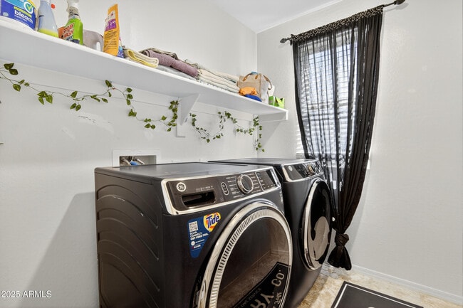 Building Photo - 12526 W Palmaire Ave