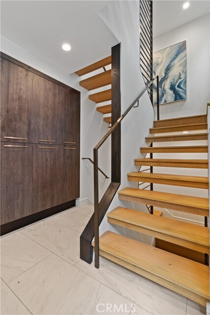Building Photo - 802 Bard St