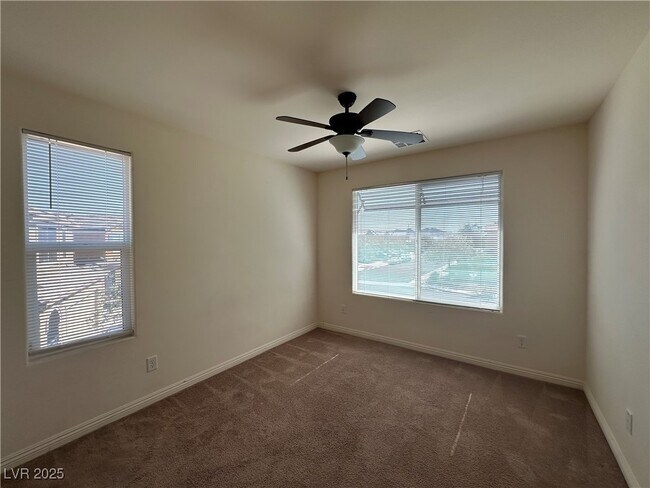 Building Photo - 1033 Pebble Lake St