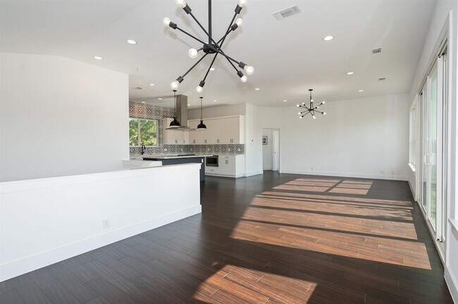 Building Photo - 2650 Crazyhorse Pass