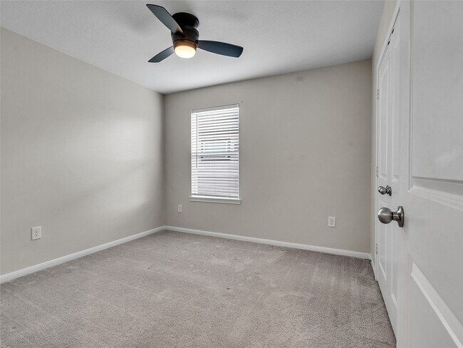 Building Photo - 25623 Balsamroot Dr