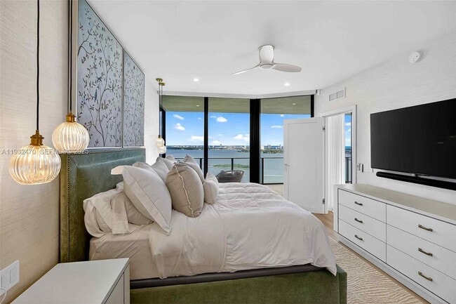 Building Photo - 700 NE 24th St