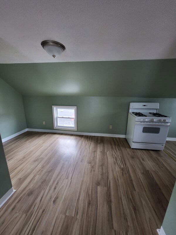 Building Photo - 229 Brightman St