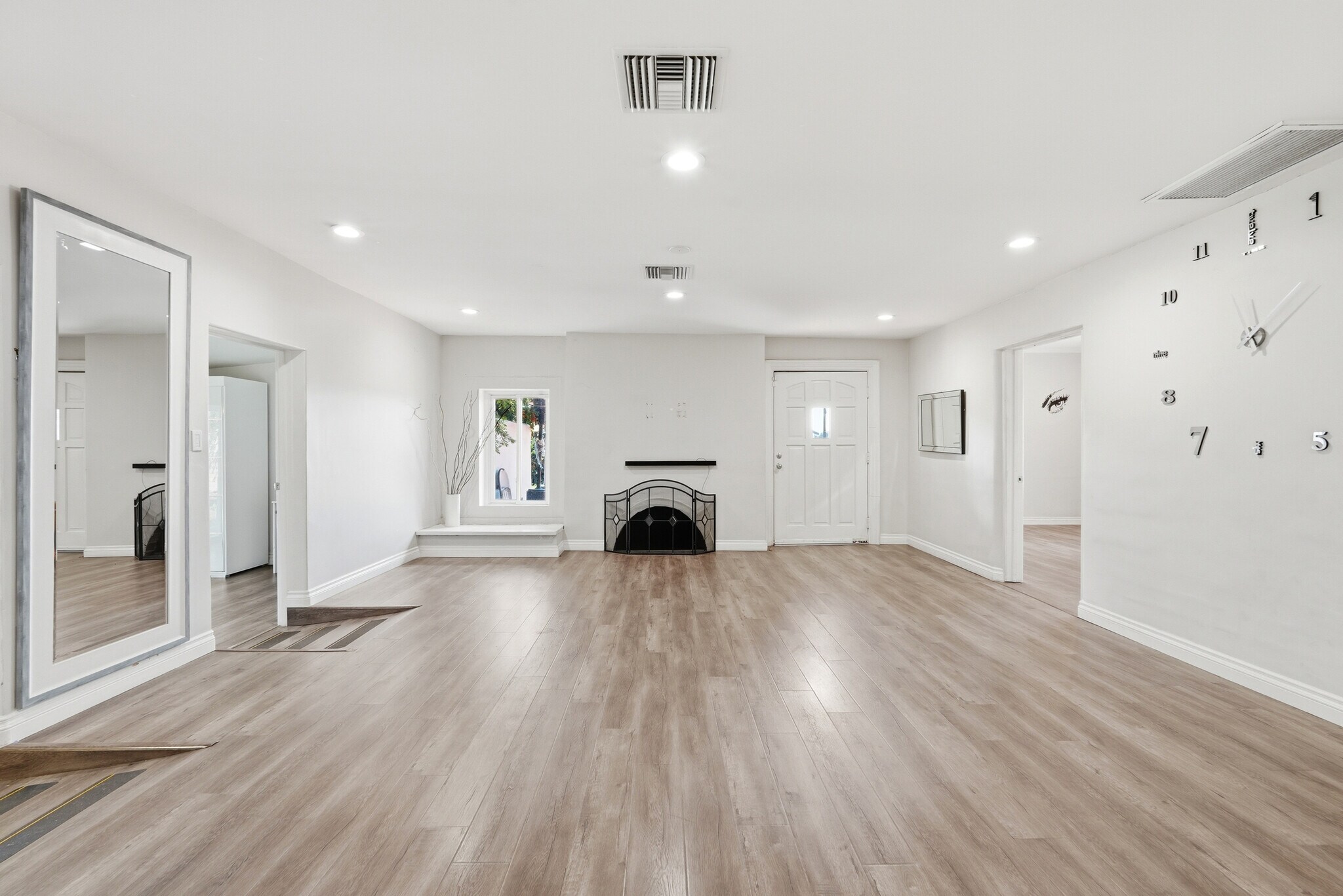 Building Photo - 8647 Corbin Ave