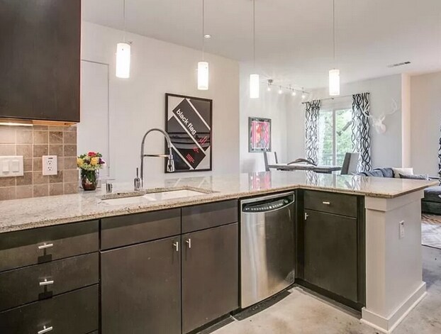 Building Photo - 2950 McKinney Ave