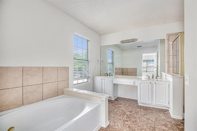 Building Photo - 8201 Cloverglen Ln