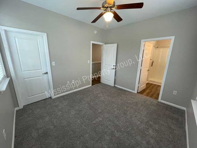 Building Photo - 3BD/3.5BA Available for Mid-August Move In